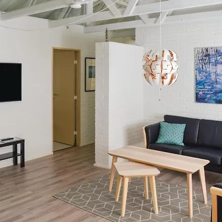 Three-bedroom In Διαμέρισμα